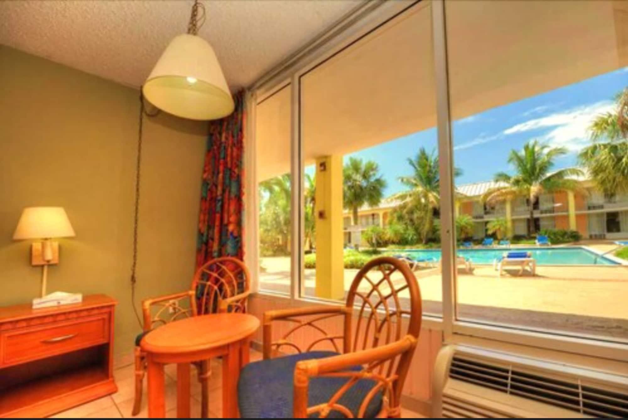 Royal Islander Hotel Freeport Exterior photo
