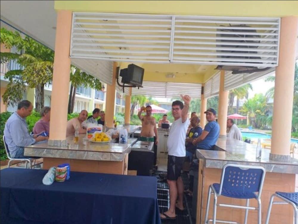 Royal Islander Hotel Freeport Exterior photo