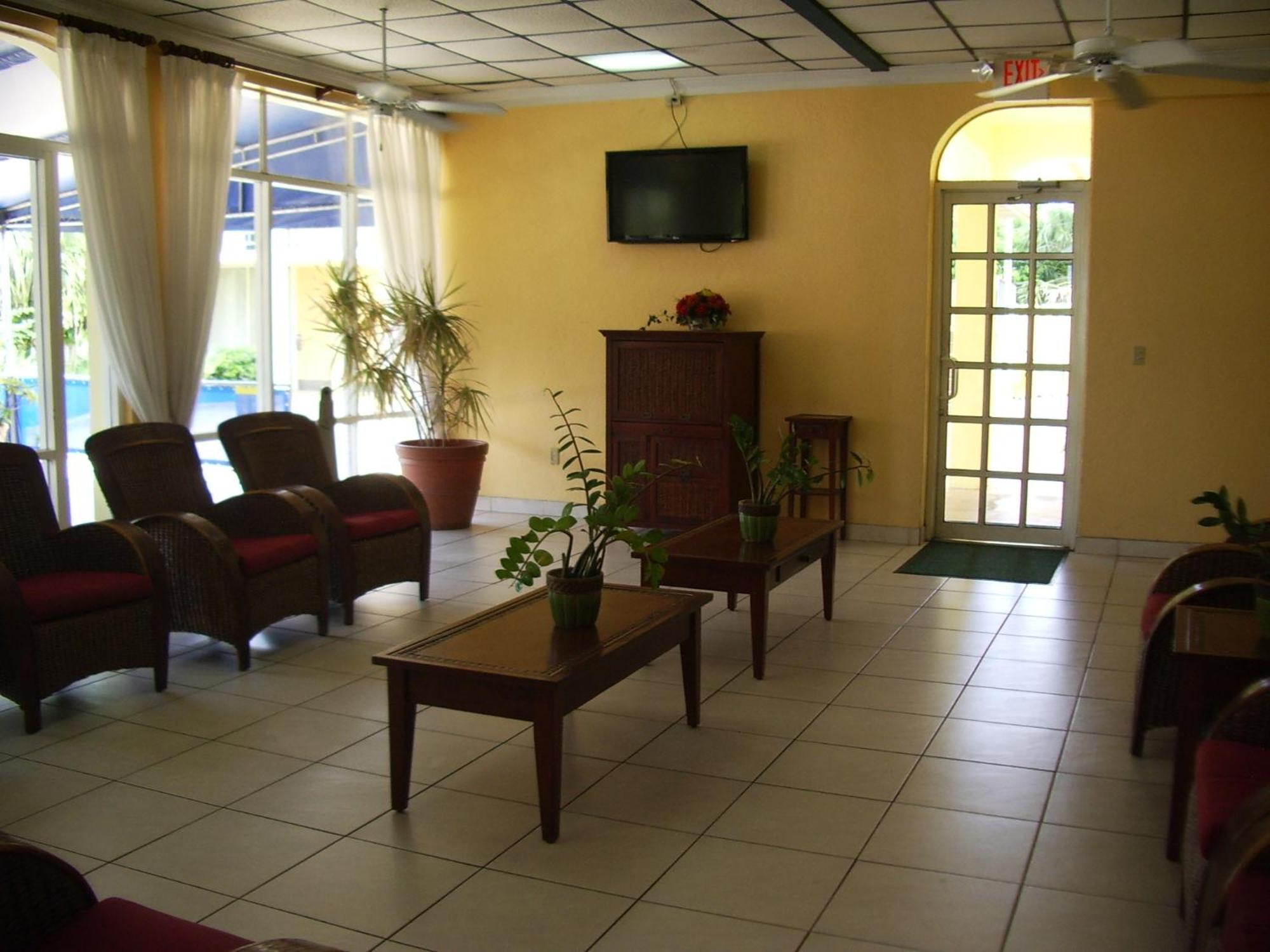 Royal Islander Hotel Freeport Exterior photo