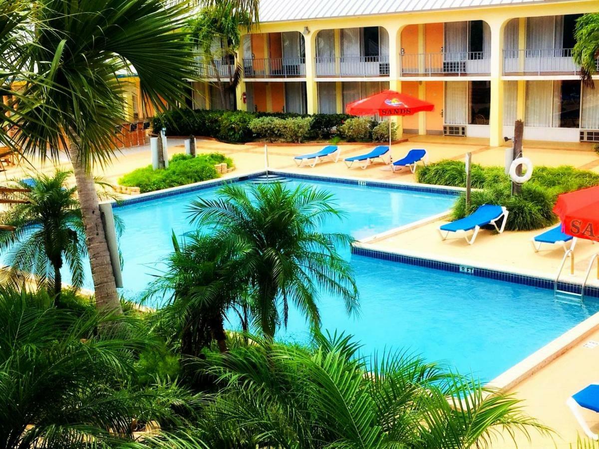 Royal Islander Hotel Freeport Exterior photo