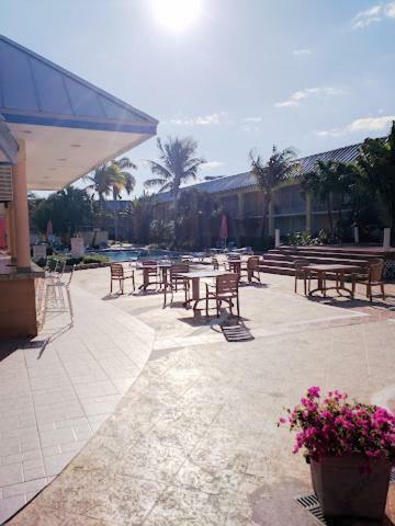 Royal Islander Hotel Freeport Exterior photo